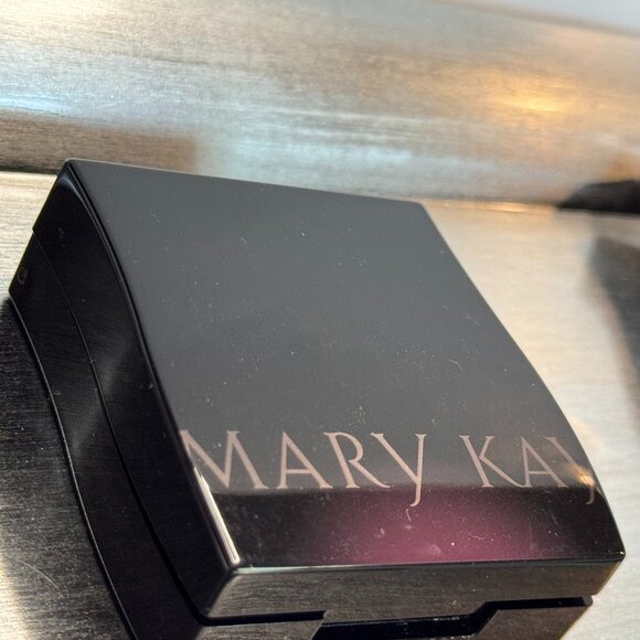 💋 Mary Kay Mini Magnetic Compact Case (Empty) - Picture 3 of 3